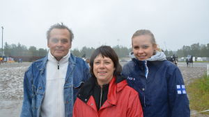 Stefan Westerlund, Carina Nyholm och Nina Westerlund. Stefan Westerlund, Carina Nyholm och Nina Westerlund på travbanan i Vasa.