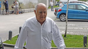 Amancio Ortega, grundaren av Zara, på väg till sin ex-frus begravning. Amancio Ortega, grundaren av klädjätten Zara, på väg till sin ex-frus begravning.