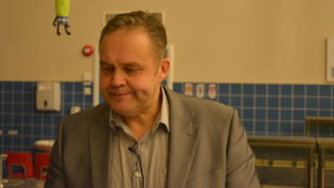Ari Perttu säger att de för det mesta brukar kunna komma överens med markägaren. Ari Perttu på NTM-centralen i Södra Österbotten.