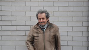 Tor-Erik Söderholm kandiderar för Vänsterförbundet som för närvarande har en plats i fullmäktige i Raseborg. En bild på Tor-Erik Söderholm