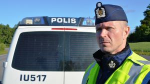 Kommissarie Freddie Cederlund. Kommissarie Freddie Cederlund övervakar trafiken.