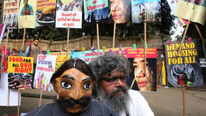 En indisk artist vid en demonstration mot ojämlikhet i New Delhi i januari 2016. En indisk artist vid en demonstration mot ojämlikhet i New Delhi i januari 2016.