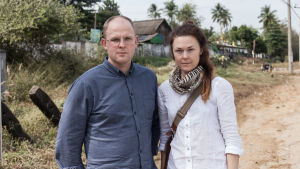 Tobias Andersson Åkerblom och Moa Kärnstrand reste till flera olika länder för att se hur det egentligen ligger till med klädindustrin. Tobias Andersson Åkerblom och Moa Kärnstrand.
