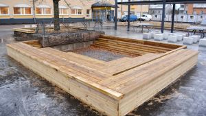 Amfiteatern på skolgården kan locka till en utelektion då det är fint väder. En amfiteater på Lyceiparkens skolas gård.