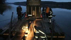 Transportfärjan lånades av en lokal företagare. Den transportbåt som användes för att köra över hästen från ön.