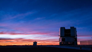 Bland annat bilder från världens största teleskop i Chile har använts i forskningen. Ett av teleskopen i Paranal, Chile.