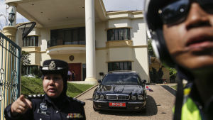 Den nordkoreanska ambassaden i Kuala Lumpur hårdbevakas nu av malaysisk polis Den nordkoreanska ambassaden i Kuala Lumpur hårdbevakas nu av malaysisk polis
