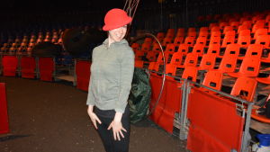 Hatten är på plats. Michelle Musser från San Francisco är clown på Sirkus Finlandia 2015.