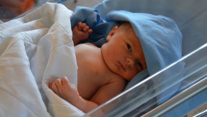 Den här unga mannens föräldrar valde Kotka bb för att rådgivningen i Borgå rekommenderade Kotka. Nyfödd baby på Kotka bb