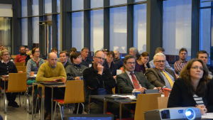 Många intresserade dök upp då slakteriplanerna diskuterades i dag. Publik på diskussionen om ett eventuellt slakteri i Västnyland.