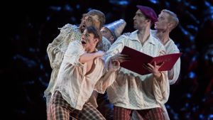 Jouko Valkama, Alfio Drago, Asla Jääskeläinen, Linas Kavaliauskas och Teemu Tainio som hantverkarna i Jorma Elos En midsommarnattsdröm 2015. dansare med i Jorma Elos En midsommarnattsdröm 2015