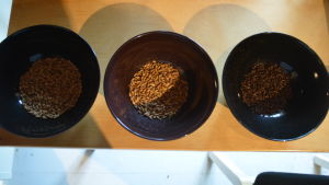 Tre olika sorter av malt. Männen bakom bryggeriet har testat otaliga kombinationer. Tre olika sorter av malt.