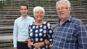 Henrik Wickström spelar Aleksis Kivi i pjäsen Varggropen. Barbro Backman är Charlotta Lönnqvist och Sven Sid regisserar pjäsen. Henrik Wickström, Barbro Backman och Sven Sid.