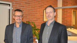 Kyrkoherdarna Anders Lindström och Pentti Raunio. Kyrkoherde Anders Lindström i Ekenäsnejdens svenska församling och kyrkoherde Pentti Raunio i Karis-Pojo svenska församling.