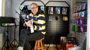 Musikproducenten Niklas Nylund anser att Spice Girls förtjänar sin plats i pophistorien. Niklas Nylund i musikkiosken