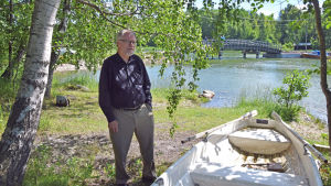 Gärningsmännen körde över Marbron (i bakgrunden) till Moisö då de skulle göra sig av med liken. De hade en fördel eftersom de kände till området, säger kriminalprofessor Aromaa. Gärningsmännen körde över Marbron hit till Moisö då de skulle göra sig av med liken. De hade en fördel eftersom de kände till området, säger professor Aromaa.