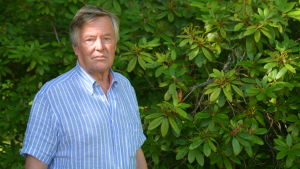 Klaus Luomanen på sin gård i Bäljars. Klaus Luomanen på sin gård i Bäljars i Karis.
