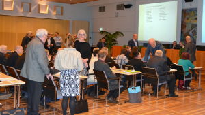Spännande kväll i fullmäktigesalen i Karleby Det var en spännande kväll i fullmäktigesalen i Karleby.