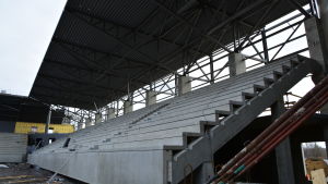 Läktarna har gapat tomma sedan restriktionerna infördes i mars. Snart kan de fyllas igen. Sandvikens stadion