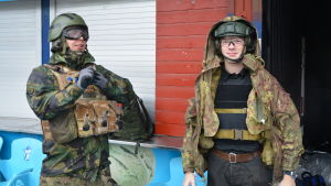 Henri Ulmanen och Aapo Laukkanen hade tagit sig till Wasalandia från Tammerfors. Henri Ulmanen och Aapo Laukkanen från Tammerfors hade tagit sig till Wasalandia för att spela airsoft.