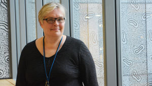 Lagen känner inte till begreppet hälsokost, berättar Annika Nurttila vid Livsmedelssäkerhetsverket Evira. Det man stoppar i munnen är antingen mediciner eller livsmedel, i hälsobutikernas fall livsmedel. Annika Nurttila är överinspektör på Livsmedelssäkerhetsverket Evira.