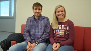 Olli Mäenpää och Emelie Andersson. Olli Mäenpää studerar till sjukskötare på Vasa yrkeshögskola och Emelie Andersson till barnmorska på Novia.