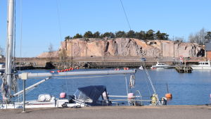 Är Drottningberg nästa heta diskussionsämne i Hangö? Drottningberg i Hangö, ett stort berg i Östra hamnen.