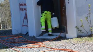 Vattenslangen har dragits in i vattentornet Vattenslang vid Kvarnbackens vattentorn