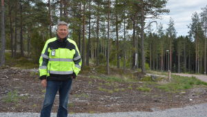 Rainer Johansson vid Fornstrandsgatan där tomter har sålts. Rainer Johansson i Dönsby west