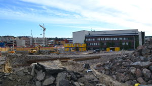 Yrkeshögskolornas campus till höger, nybyggena vid Slottsgården till vänster i bild. Point college byggs i Borgå.