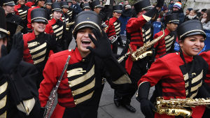 London värmer upp inför nyår med ett marscherande band på Trafalgar Square. London värmer upp inför nyår med ett marscherande band på Trafalgar Square.
