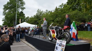 Mika Akkanen höll ett tal under ceremonin. Mika Akkanen höll ett tal under ceremonin.