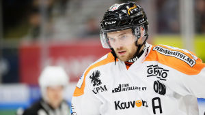 Jarkko Malinen spelade i KooKoo 2015–2016 och halva 2016–2017. Jarkko Malinen i KooKoo