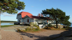 De Fyra Vindarnas Hus faller MacKenna i smaken. fyra vindarnas hus i hangö