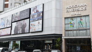 I alla stora städer har det öppnats nya shoppingcentrum. Det här finns i Danang som hör till landets mest välmående städer. I alla stora städer har det öppnats nya shoppingcentrum. Det här finns i Danang som hör till landets mest välmående städer.