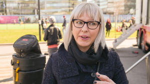 Regeringen har glömt sina ursprungliga målsättningar, anser Aino-Kaisa Pekonen. Aino-Kaisa Pekonen.
