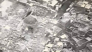 Moskéns ruiner i Mosul. Den stora al-Nurimoskén och lutande al-Hadbaminareten sprängdes på onsdag då armén var nära att inta de symboliskt viktiga historiska byggnaderna