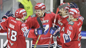Daniel Grillfors firade 2-1 målet mot Pelicans tillsammans med Joonas Rask, Tomas Zaborsky och Yohann Auvitu. Daniel Grillfors firade 2-1 målet mot Pelicans tillsammans med Joonas Rask, Tomas Zaborsky och Yohann Auvitu.