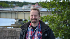 Werner Orre tycker att en lösning skulle vara att finna en tystare tomt på landet. Werner Orre