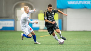 Färskare ligaprofilen Joona Veteli jagar gamla stjärnan Alexei Eremenko Jr i vinterns ligacup. Färskare ligaprofilen Joona Veteli jagar gamla stjärnan Alexei Eremenko Jr i vinterns ligacup.