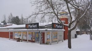 Kvartersbutiken är stängd på grund av renovering och ägarbyte. k-market i fredsby i lovisa