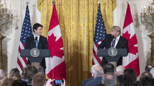 Justin Trudeau och Donald Trump under en presskonferens i Vita huset 13.2.2017.