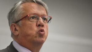 Juha Rehula i riksdagen den 1 juni. Familje- och omsorgsminister Juha Rehula i riksdagen den 1 juni 2017.