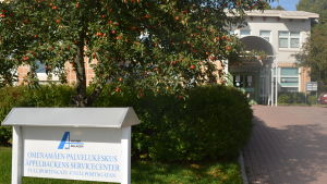 Antalet coronafall inom äldrevården i Borgå är väldigt få under hela pandemin. Arkivbild. Äppelbackens servicecenter i Borgå.