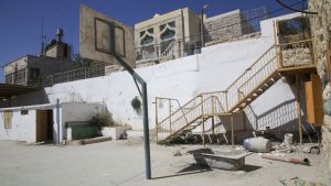 Lågstadieskolan Cordobas skolgård i Hebron på palestinska Västbanken. Lågstadieskolan Cordobas skolgård i Hebron