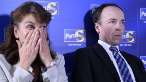 Partisekreterare Riikka Slunga-Poutsalo och Jussi Halla-aho på Sannfinländarnas presskonferens tisdagen den 13.6.2017. Riikka Slunga-Poutsalo och Jussi Halla-aho på Sannfinländarnas presskonferens på tisdagen den 13.6.2017.