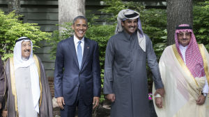 USA:s president Barack Obama tillsammans med Kuwaits schejk Sabah Al-Ahmed Al-Jaber Al-Sabah, Qatars schejk Tameem bin Hamad Al Thani och Saudiarabiens inrikesminister och kronprins Mohammed bin Nayef bin Abdulaziz Al Saud på Camp David. Barack Obama tillsammans med Kuwaits Schejk Sabah Al-Ahmed Al-Jaber Al-Sabah, Qatars Schejk Tameem bin Hamad Al Thani och Saudiarabiens inrikesminister och kronprins Mohammed bin Nayef bin Abdulaziz Al Saud på Camp David 14 maj 2015.