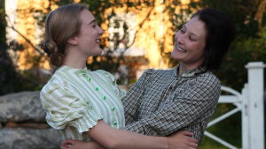 Siri Fagerudd och Sofie Lybäck spelar i pjäsen Mitt hjärtas hem. Sofie Lybäck spelar Prospero i pjäsenTempest (Stormen) av Shakespear