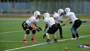 Amerikansk fotboll är de större städernas gren, här Trojans från Åbo. Trojans tränar inför finalmatchen.
