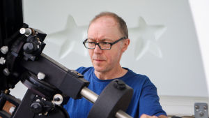 Docent Thomas Hackman, Helsingfors universitet. Thomas Hackman på Physicums tak.